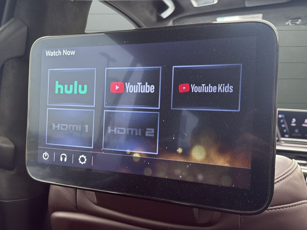 Cadillac Escalade Vehicle Full-screen Gallery Image 18