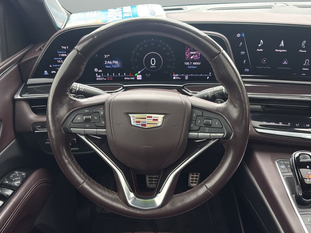 Cadillac Escalade Vehicle Full-screen Gallery Image 21