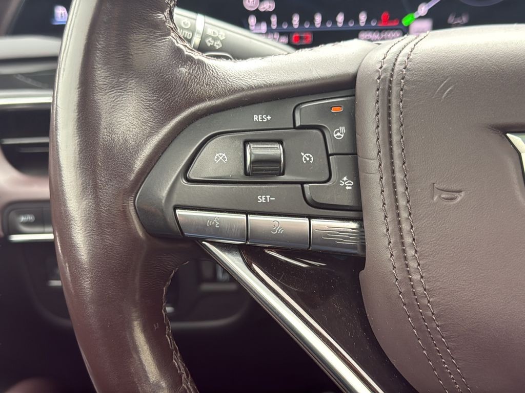 Cadillac Escalade Vehicle Full-screen Gallery Image 22