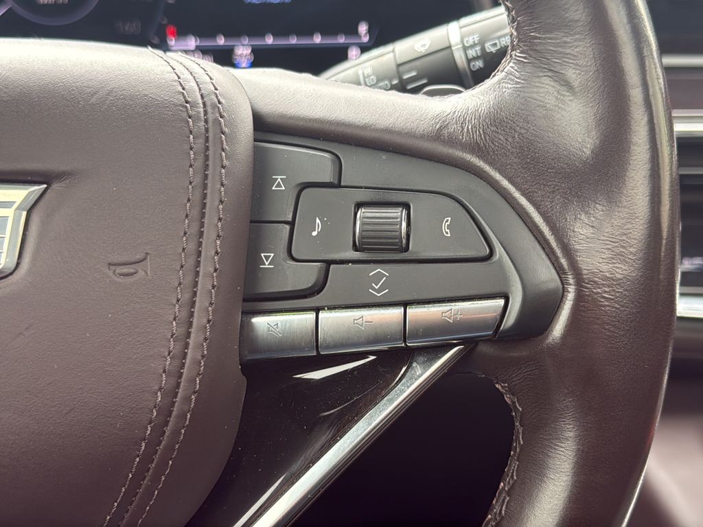 Cadillac Escalade Vehicle Full-screen Gallery Image 23