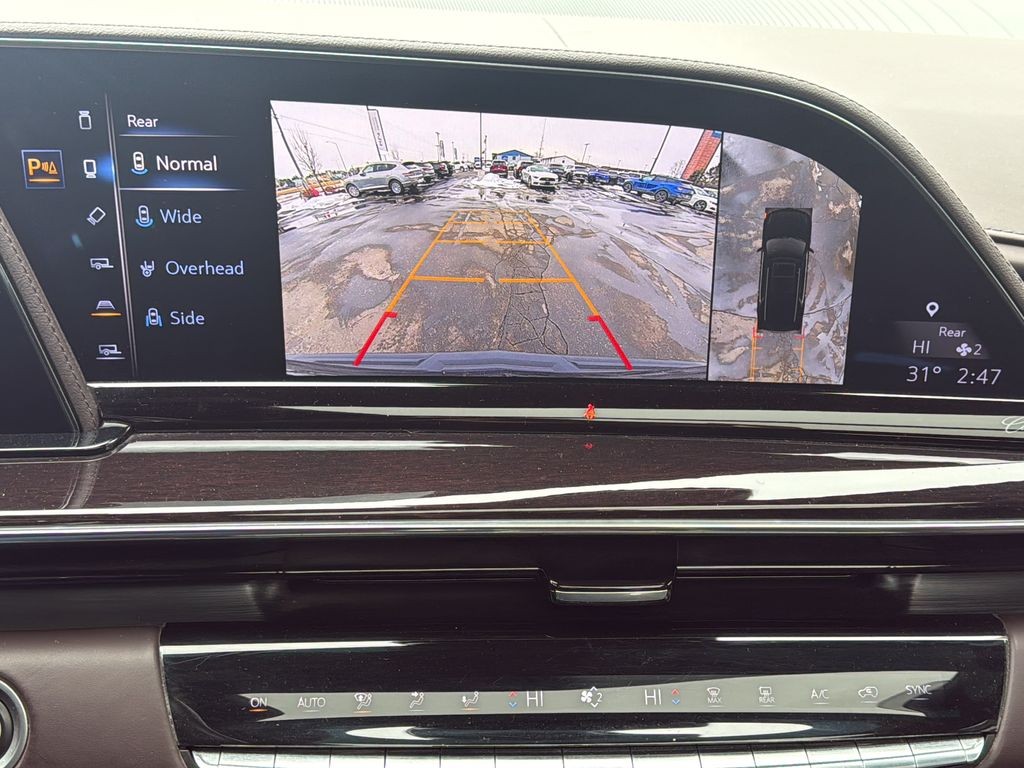 Cadillac Escalade Vehicle Full-screen Gallery Image 26