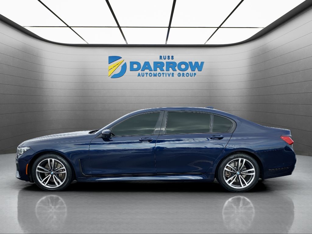 BMW 7 Series Vehicle Full-screen Gallery Image 02