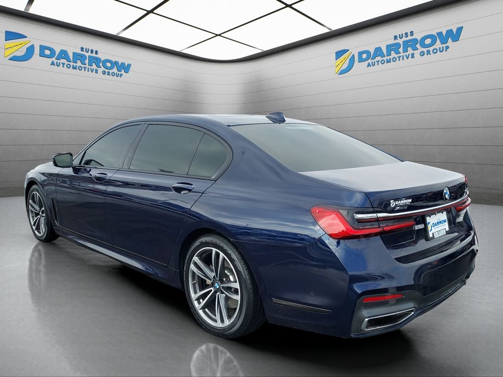 BMW 7 Series Vehicle Full-screen Gallery Image 03