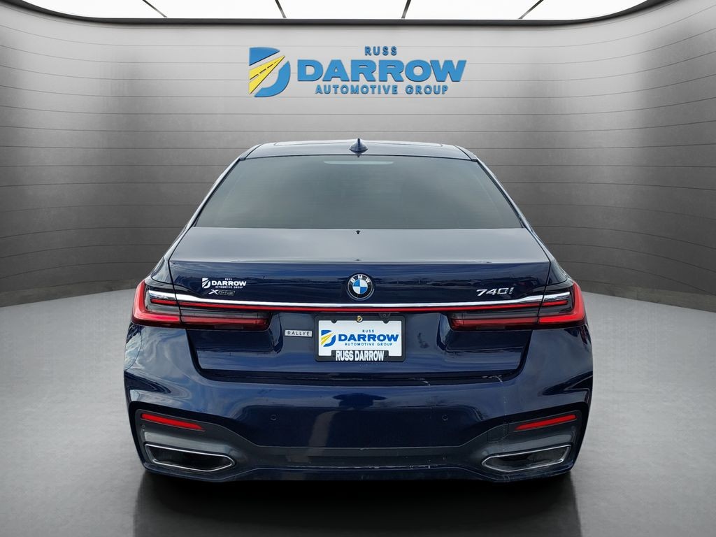 BMW 7 Series Vehicle Full-screen Gallery Image 04