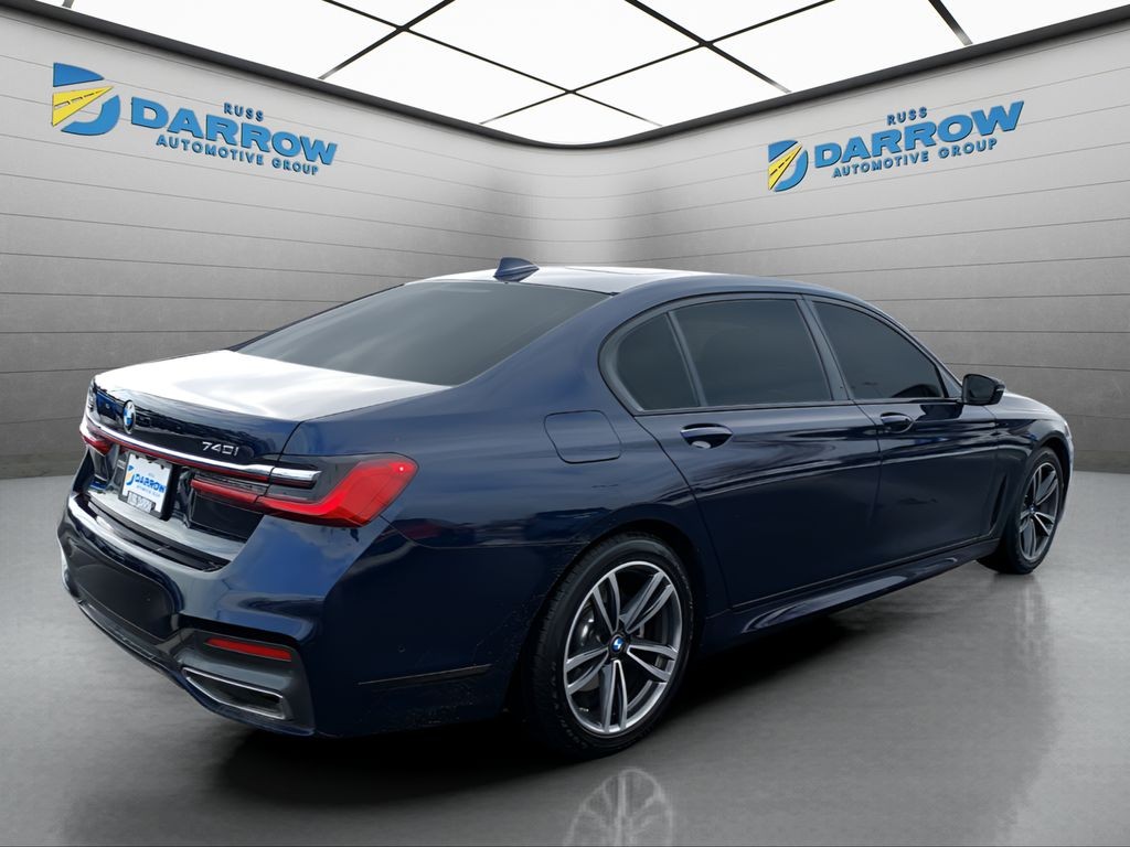 BMW 7 Series Vehicle Full-screen Gallery Image 05