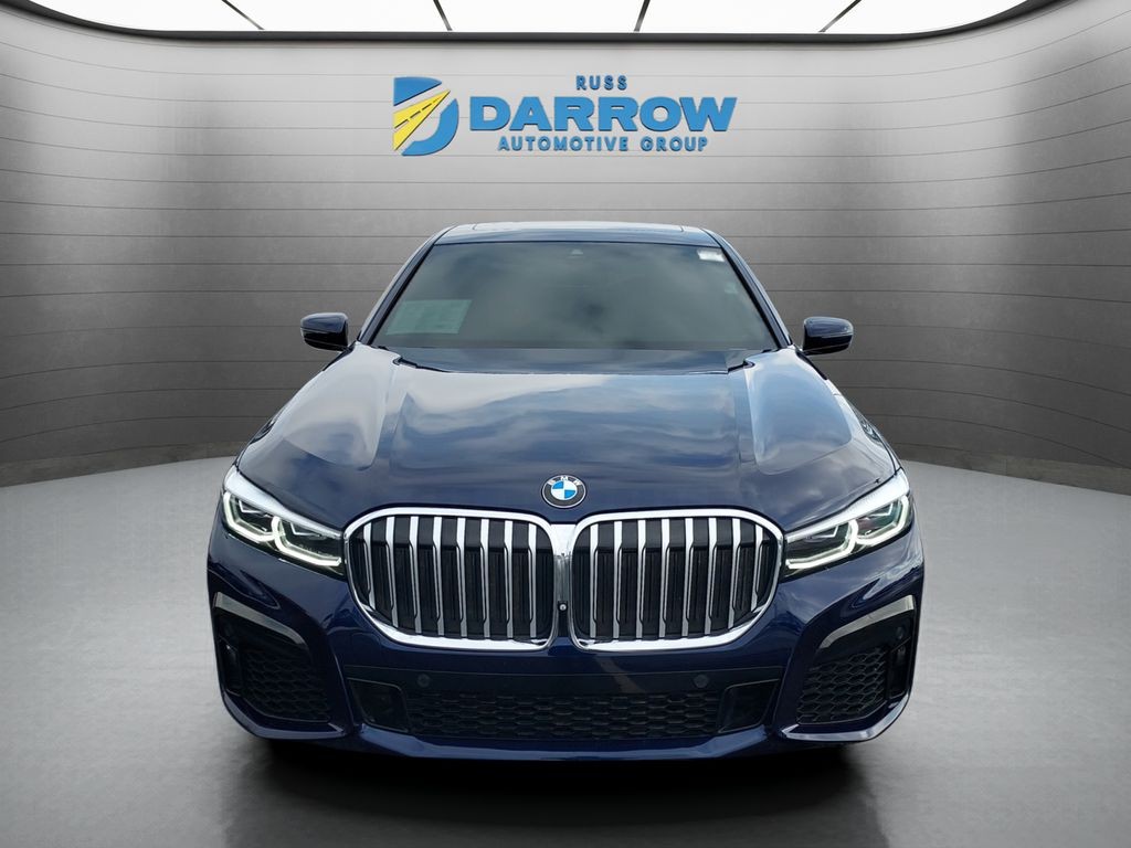 BMW 7 Series Vehicle Full-screen Gallery Image 08