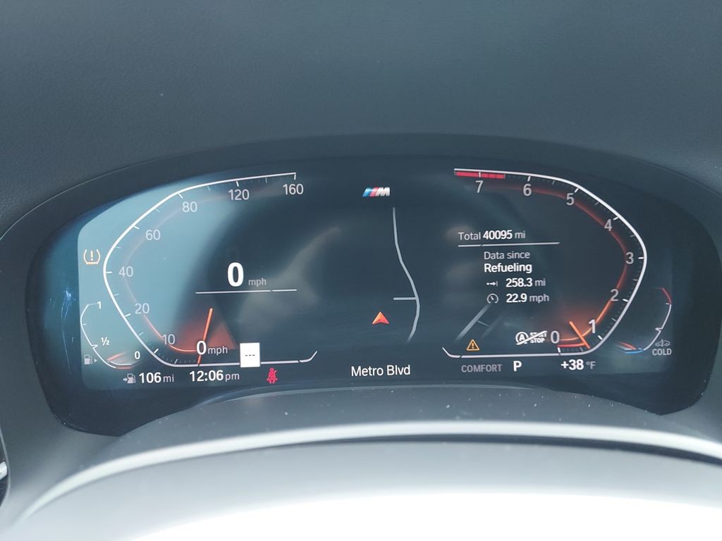 BMW 7 Series Vehicle Full-screen Gallery Image 13
