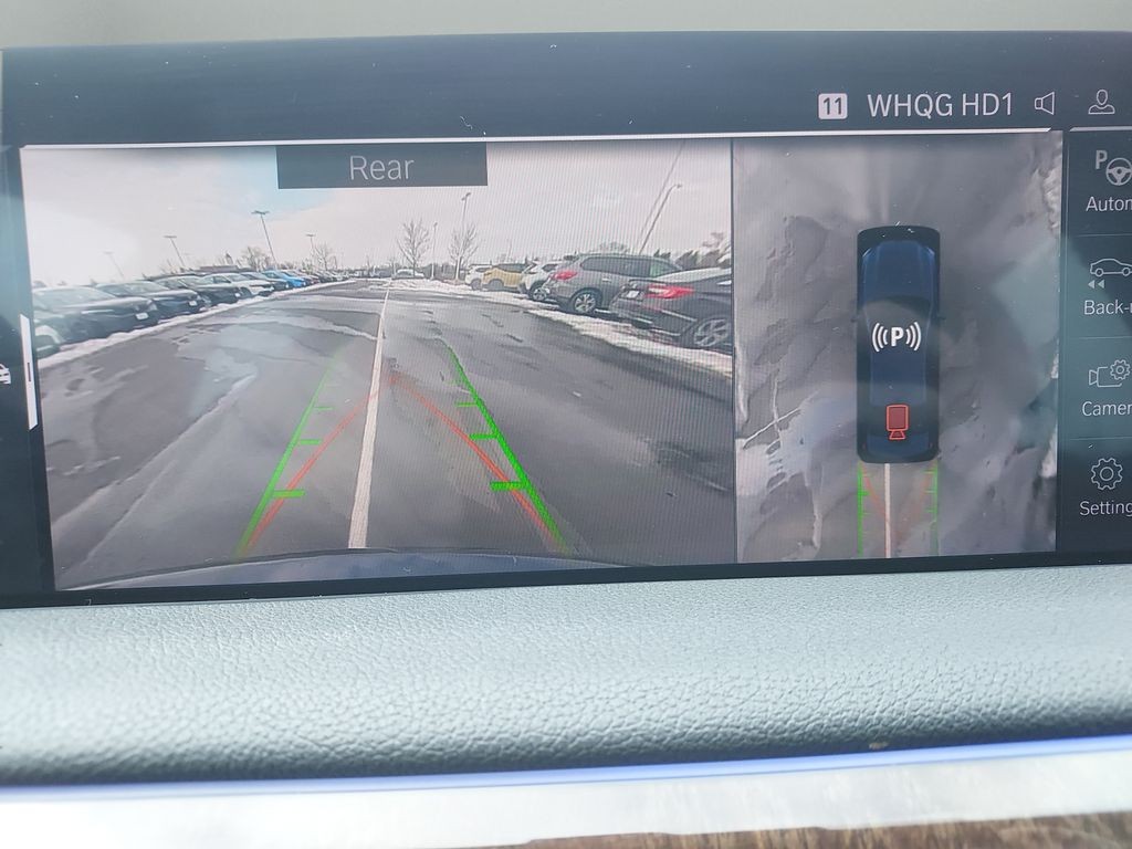 BMW 7 Series Vehicle Full-screen Gallery Image 18