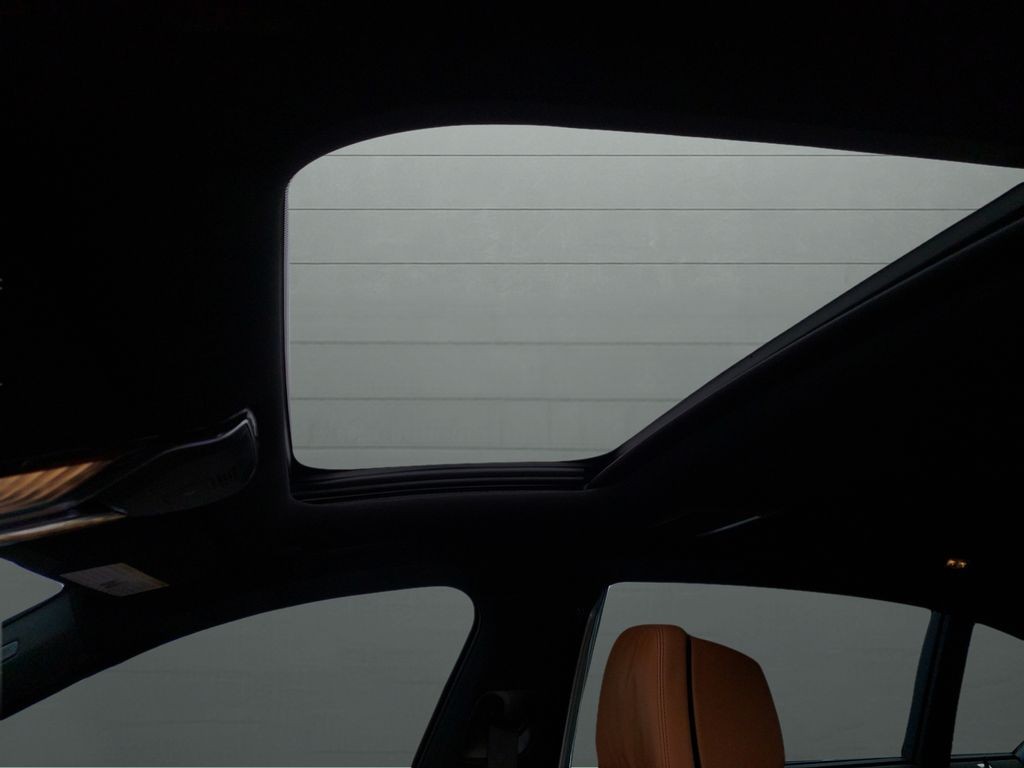 BMW 7 Series Vehicle Full-screen Gallery Image 20