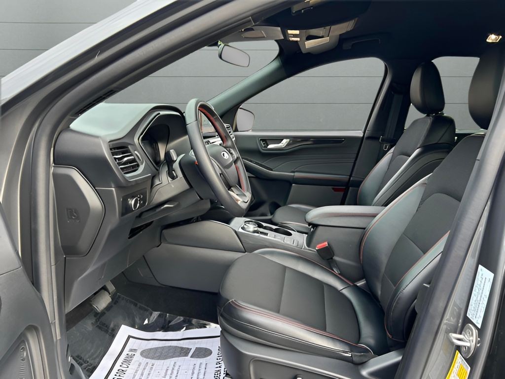 Ford Escape Vehicle Full-screen Gallery Image 04