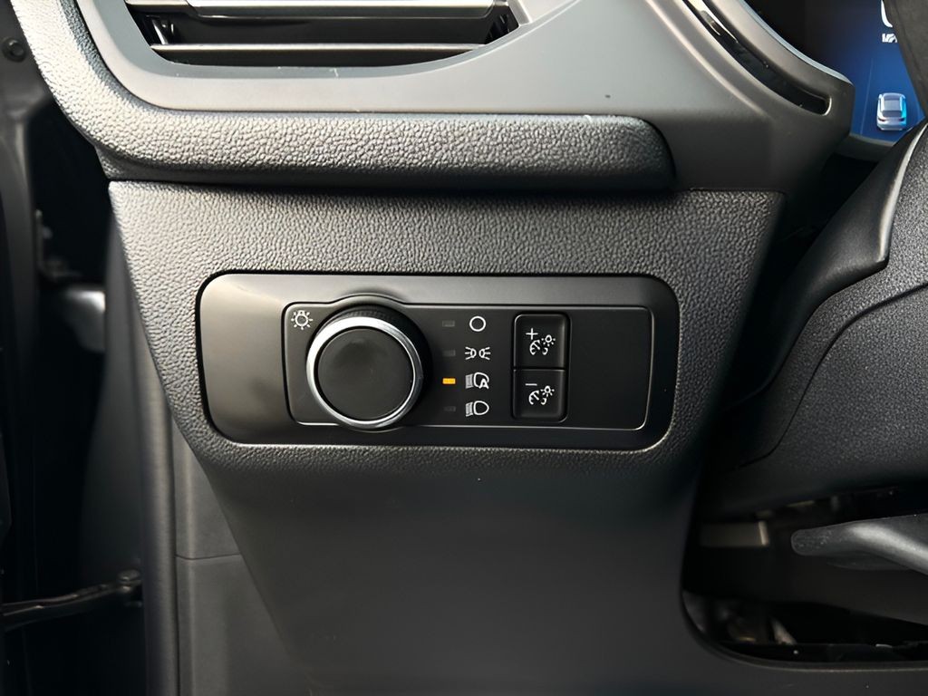 Ford Escape Vehicle Full-screen Gallery Image 06