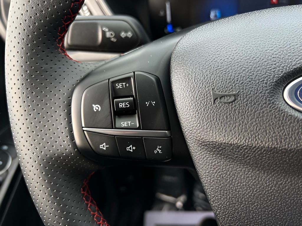 Ford Escape Vehicle Full-screen Gallery Image 07