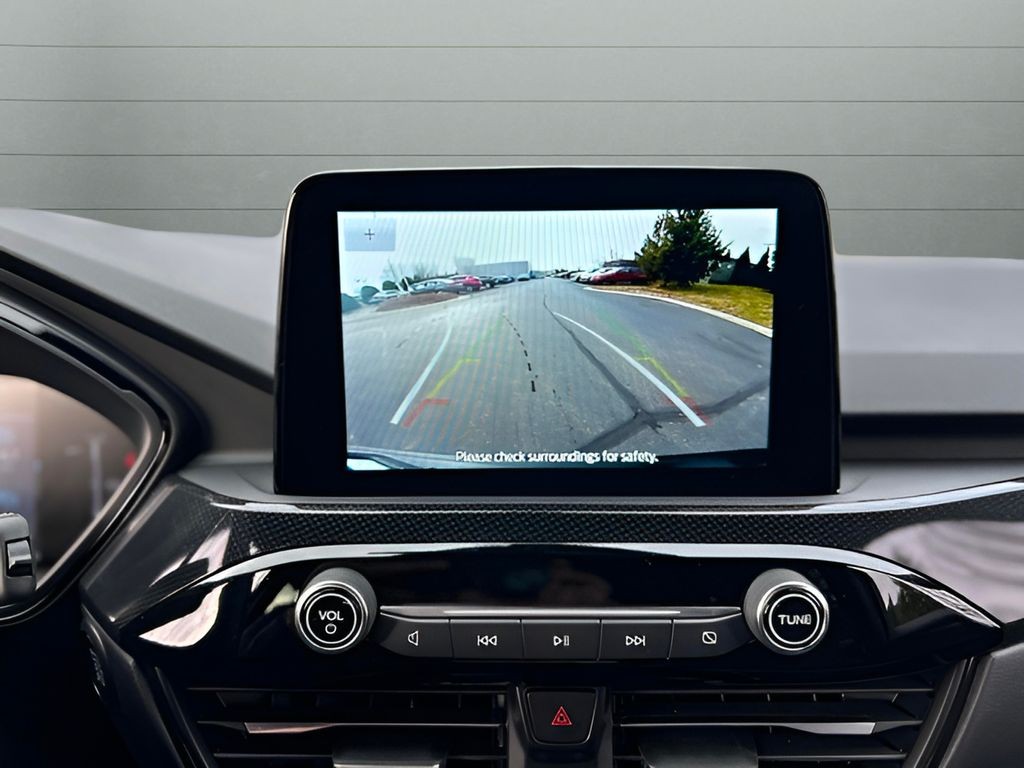 Ford Escape Vehicle Full-screen Gallery Image 11