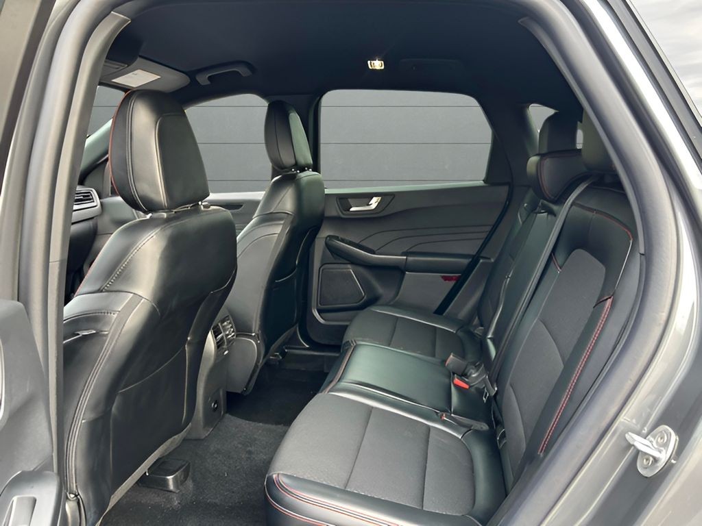 Ford Escape Vehicle Full-screen Gallery Image 14