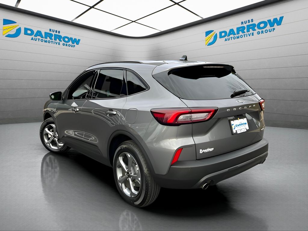 Ford Escape Vehicle Full-screen Gallery Image 15