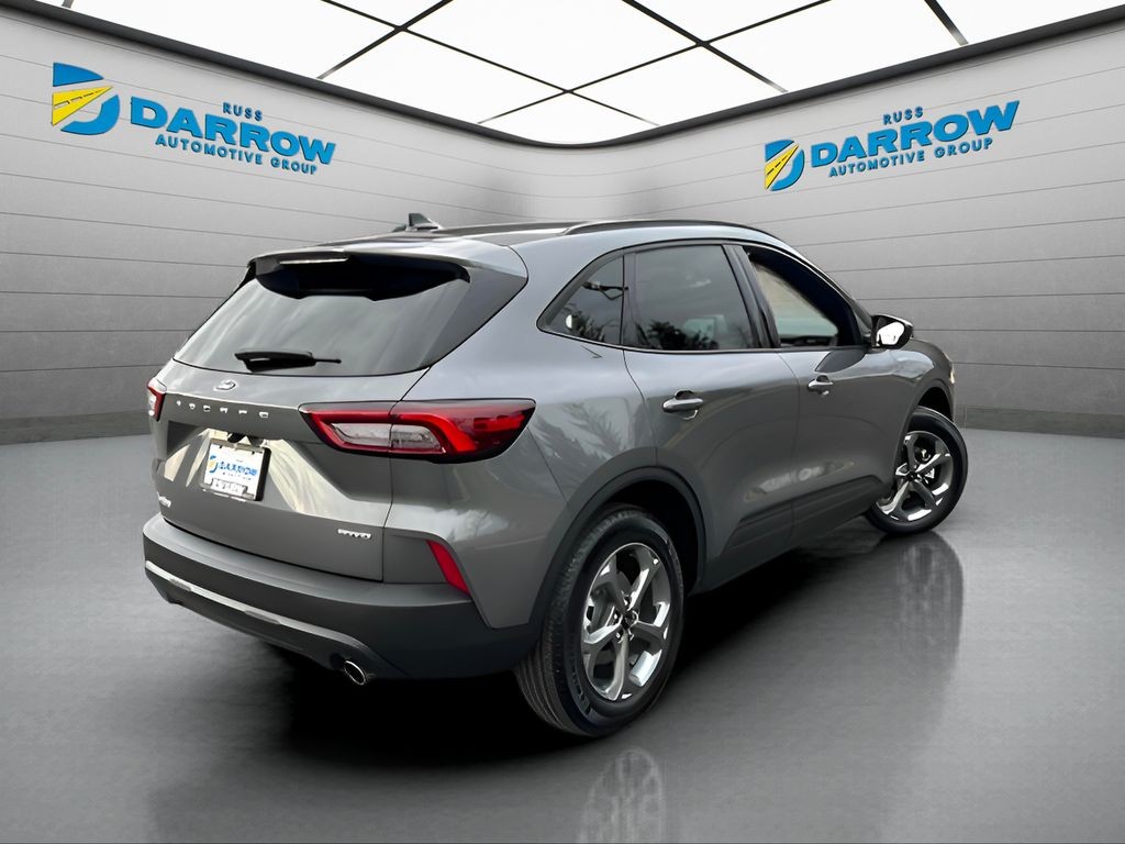 Ford Escape Vehicle Full-screen Gallery Image 18