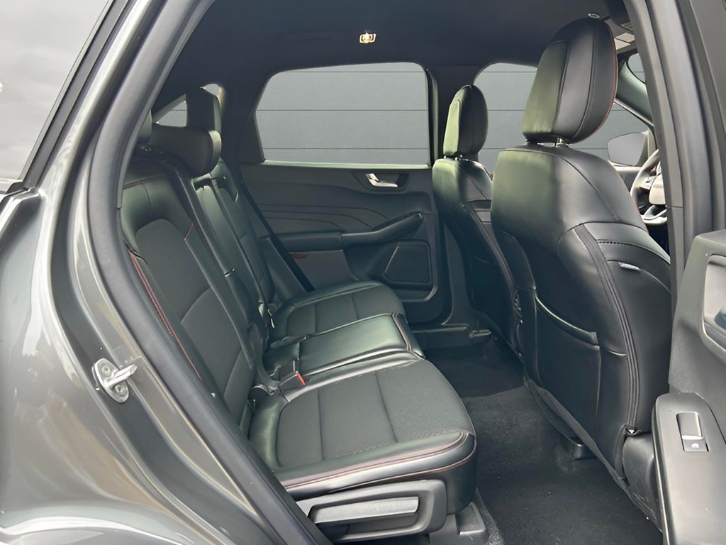 Ford Escape Vehicle Full-screen Gallery Image 19
