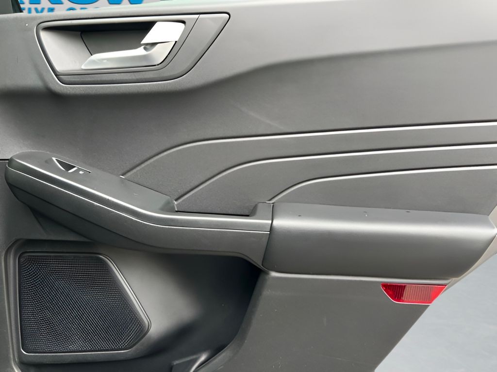 Ford Escape Vehicle Full-screen Gallery Image 20