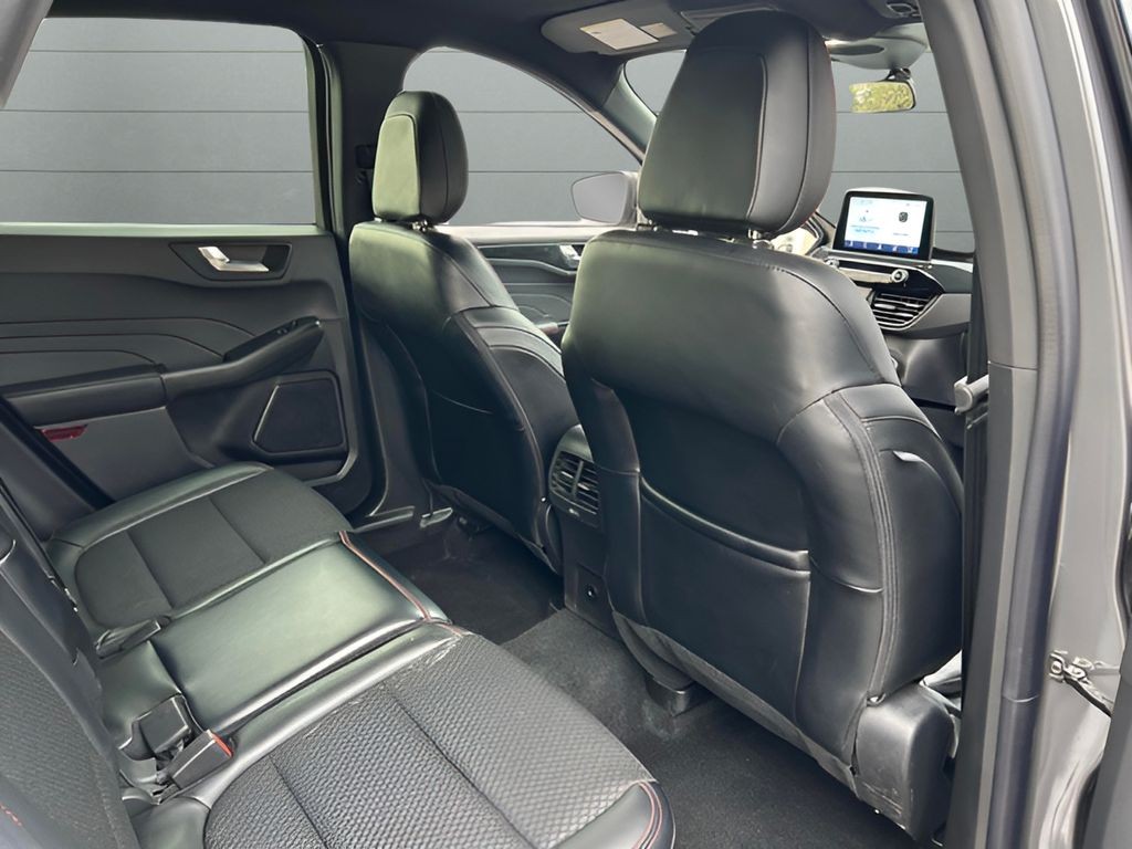 Ford Escape Vehicle Full-screen Gallery Image 21