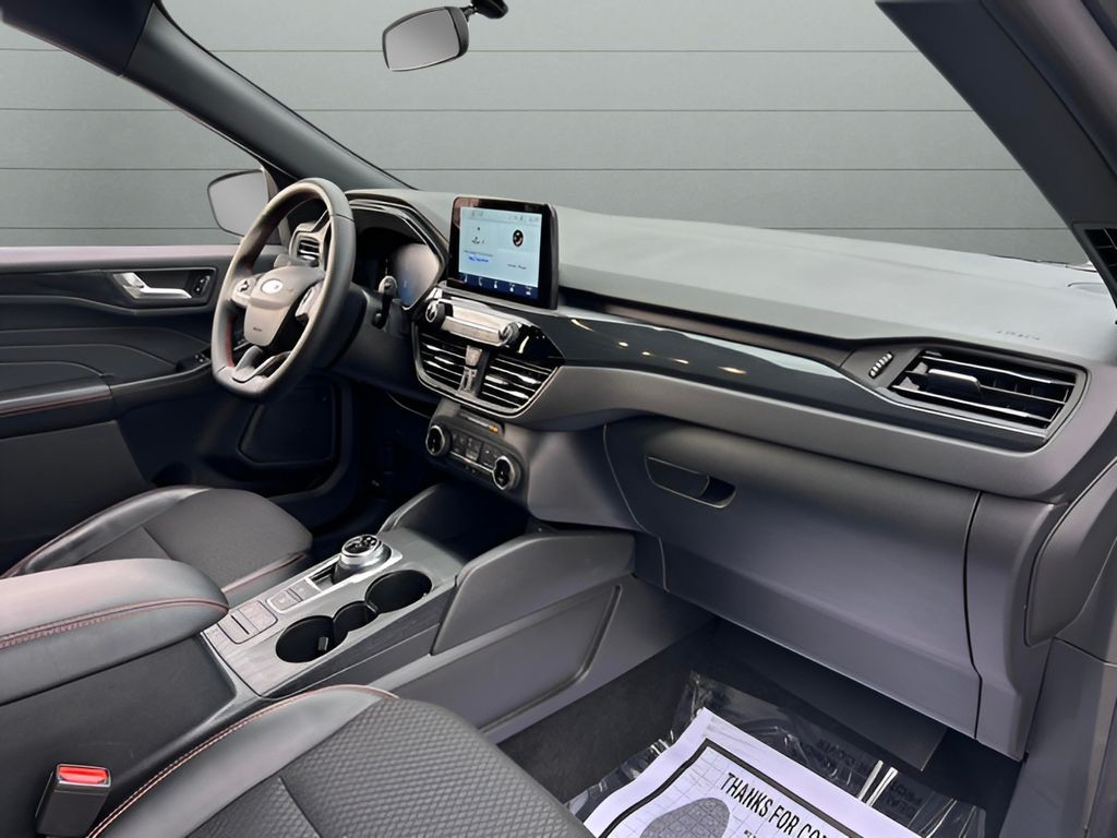 Ford Escape Vehicle Full-screen Gallery Image 24