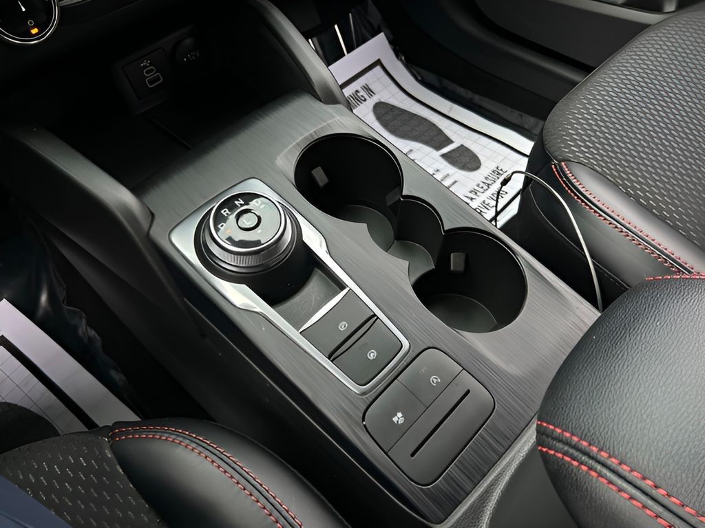 Ford Escape Vehicle Full-screen Gallery Image 25