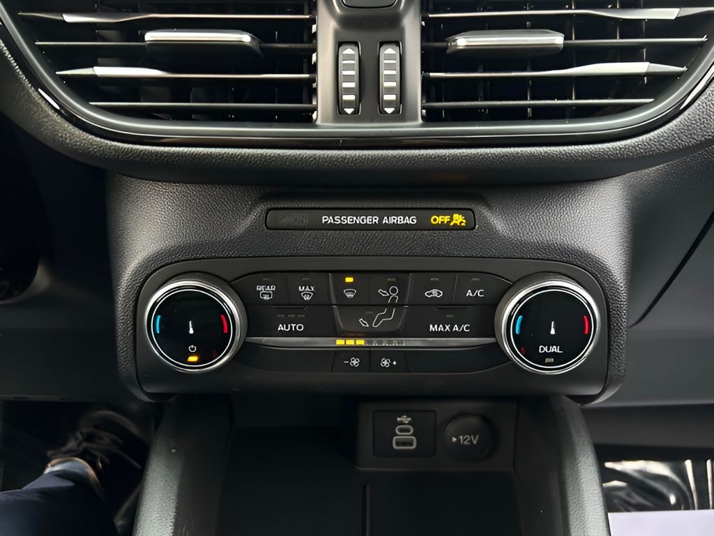 Ford Escape Vehicle Full-screen Gallery Image 26