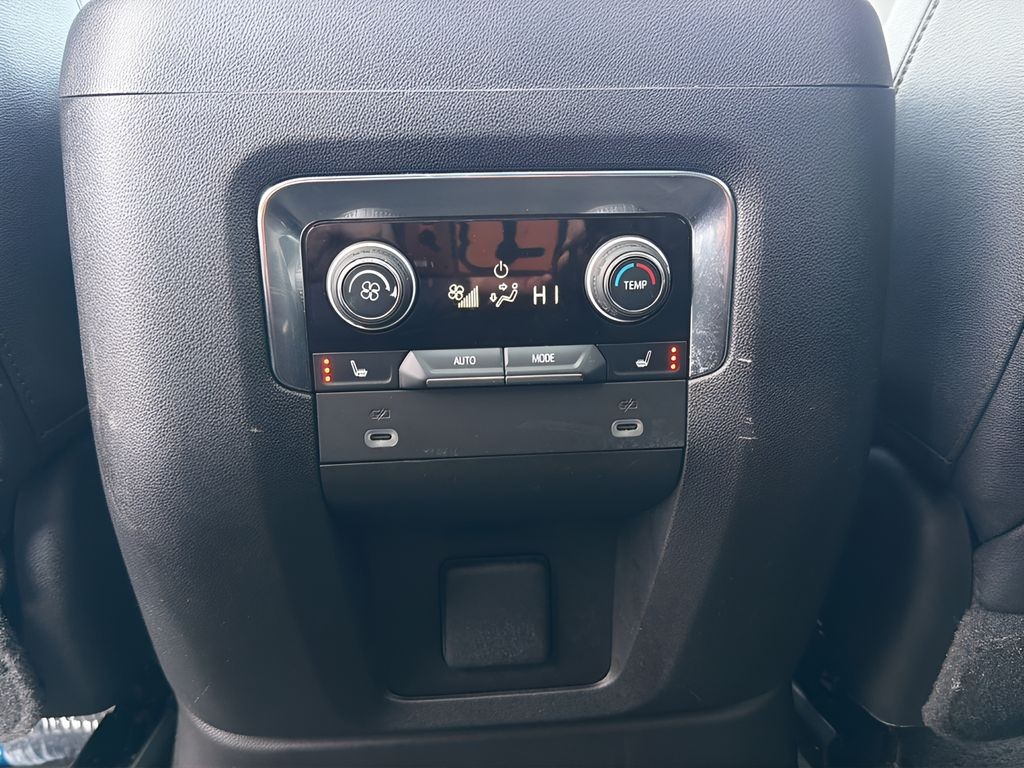 Chevrolet Tahoe Vehicle Full-screen Gallery Image 18