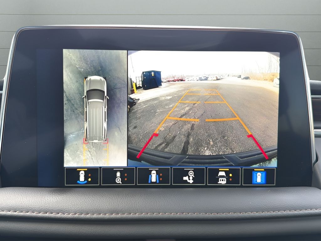 Chevrolet Tahoe Vehicle Full-screen Gallery Image 25