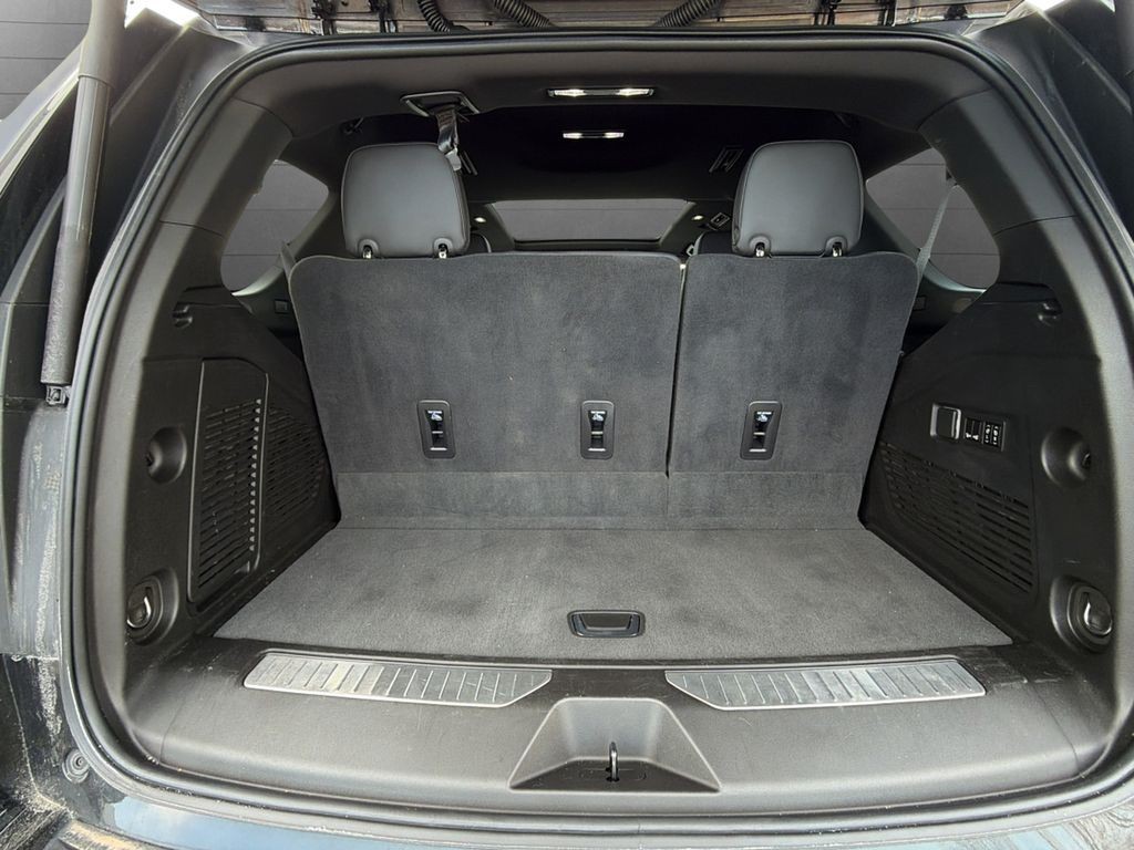 Chevrolet Tahoe Vehicle Full-screen Gallery Image 29