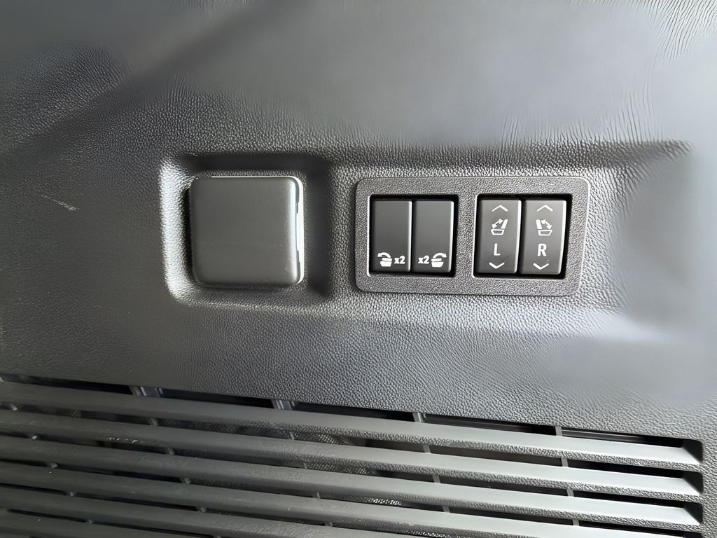 Chevrolet Tahoe Vehicle Full-screen Gallery Image 37