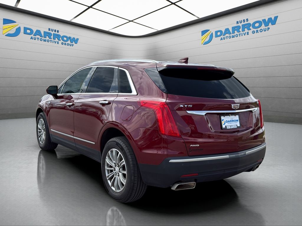 Cadillac XT5 Vehicle Full-screen Gallery Image 03