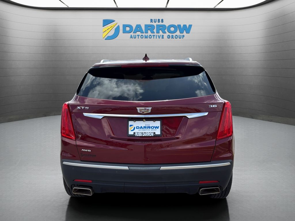 Cadillac XT5 Vehicle Full-screen Gallery Image 04