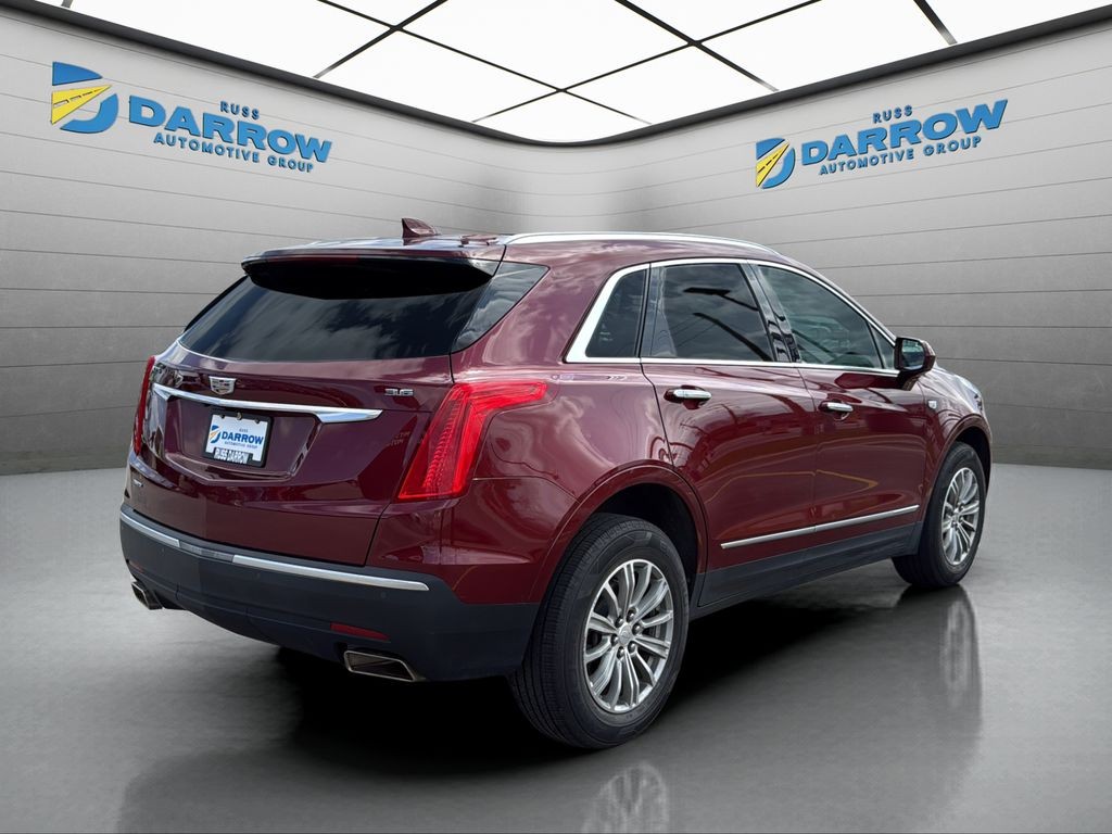 Cadillac XT5 Vehicle Full-screen Gallery Image 05