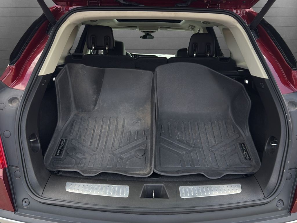 Cadillac XT5 Vehicle Full-screen Gallery Image 10