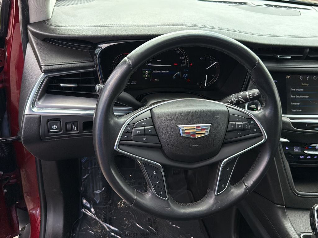 Cadillac XT5 Vehicle Full-screen Gallery Image 12