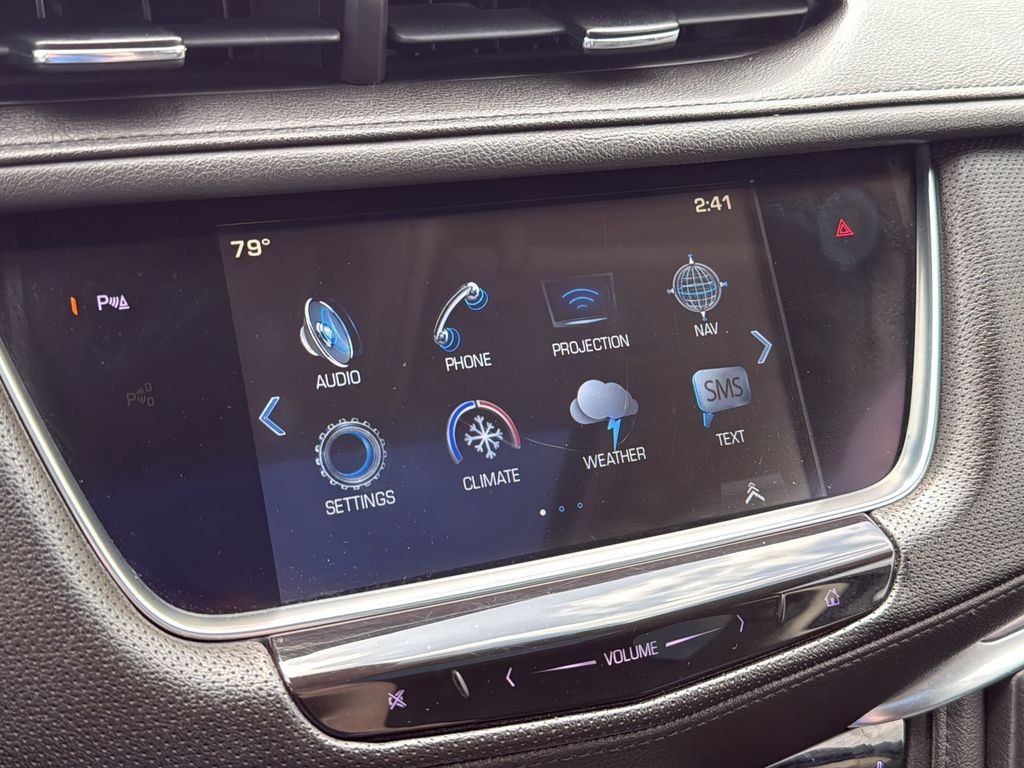 Cadillac XT5 Vehicle Full-screen Gallery Image 19