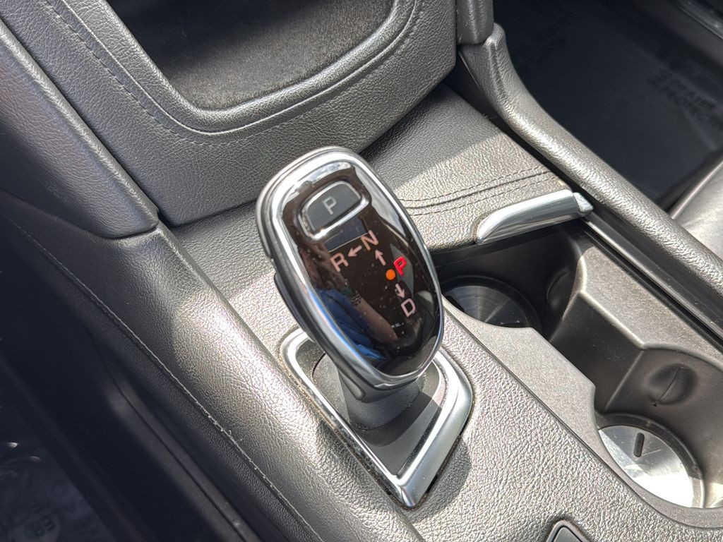 Cadillac XT5 Vehicle Full-screen Gallery Image 23
