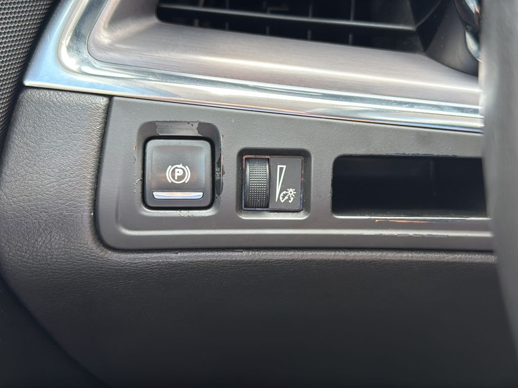 Cadillac XT5 Vehicle Full-screen Gallery Image 25