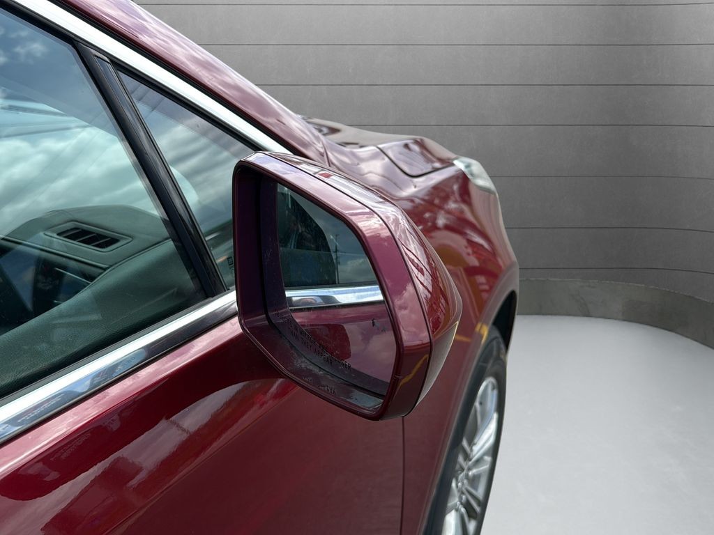 Cadillac XT5 Vehicle Full-screen Gallery Image 28