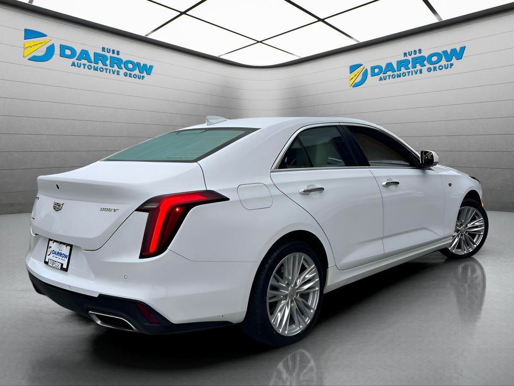 Cadillac CT4 Vehicle Full-screen Gallery Image 05