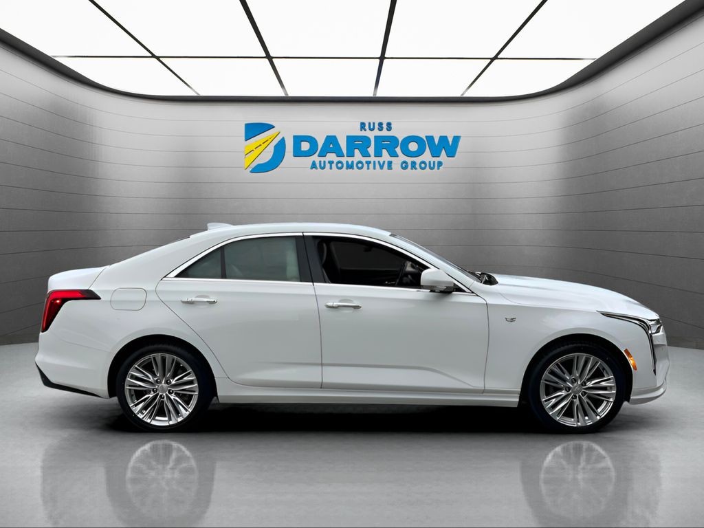 Cadillac CT4 Vehicle Full-screen Gallery Image 06