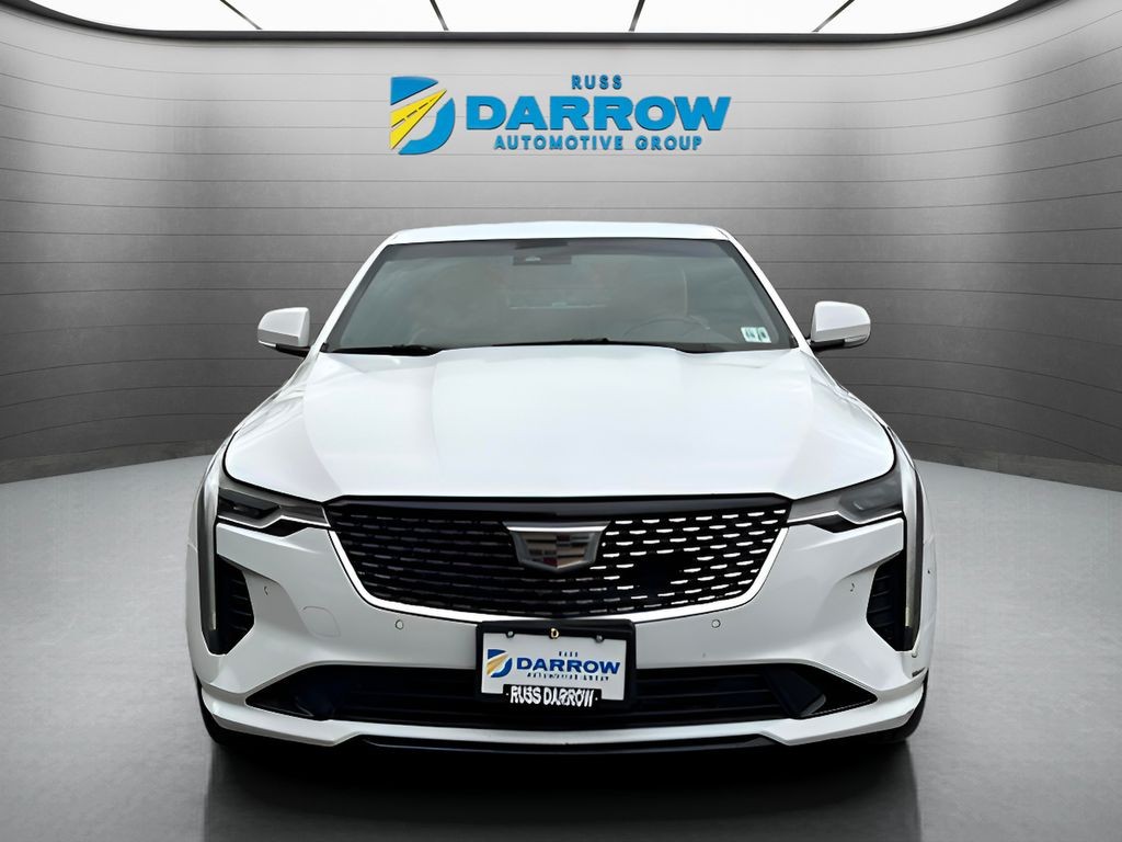 Cadillac CT4 Vehicle Full-screen Gallery Image 08