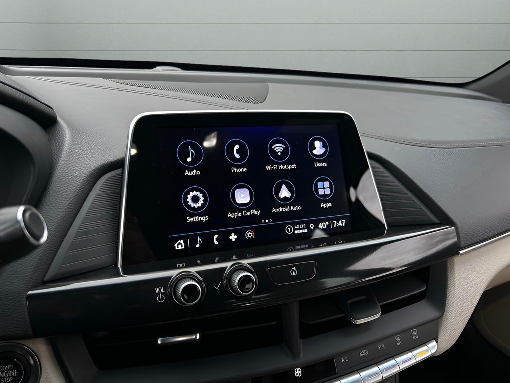 Cadillac CT4 Vehicle Full-screen Gallery Image 16