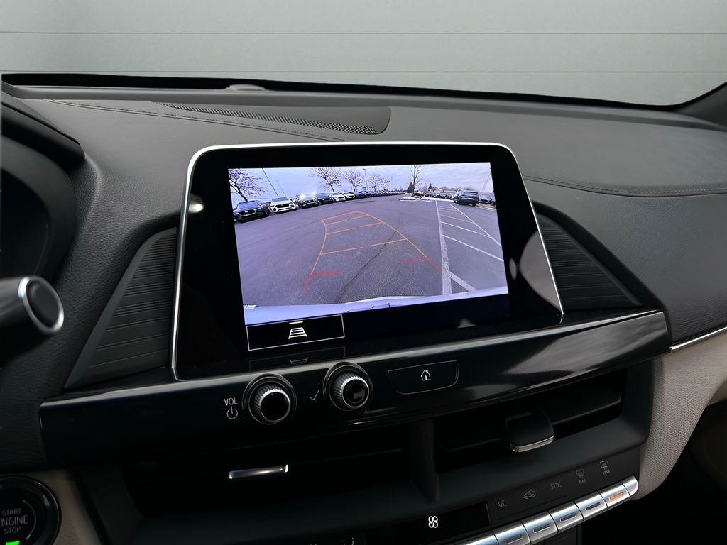 Cadillac CT4 Vehicle Full-screen Gallery Image 17