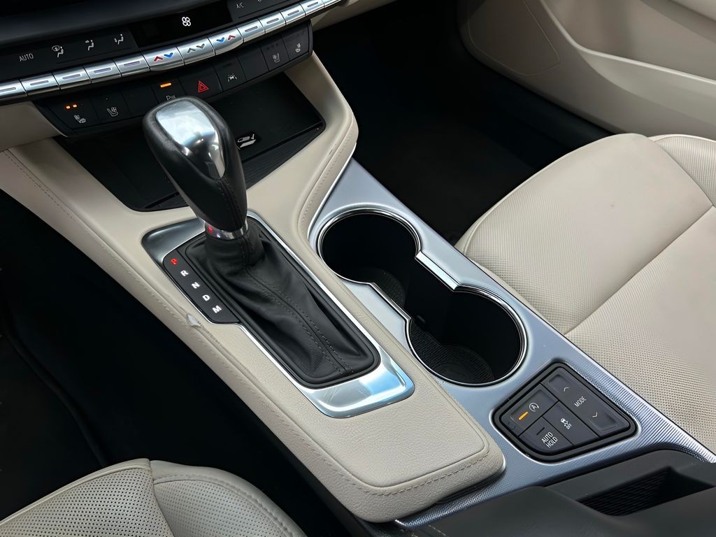 Cadillac CT4 Vehicle Full-screen Gallery Image 19