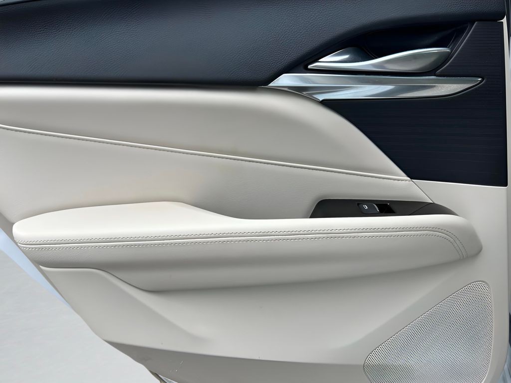 Cadillac CT4 Vehicle Full-screen Gallery Image 20