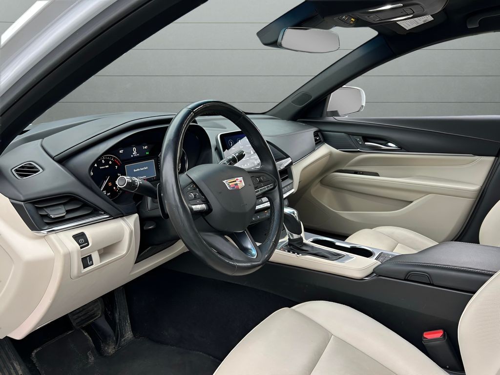 Cadillac CT4 Vehicle Full-screen Gallery Image 23