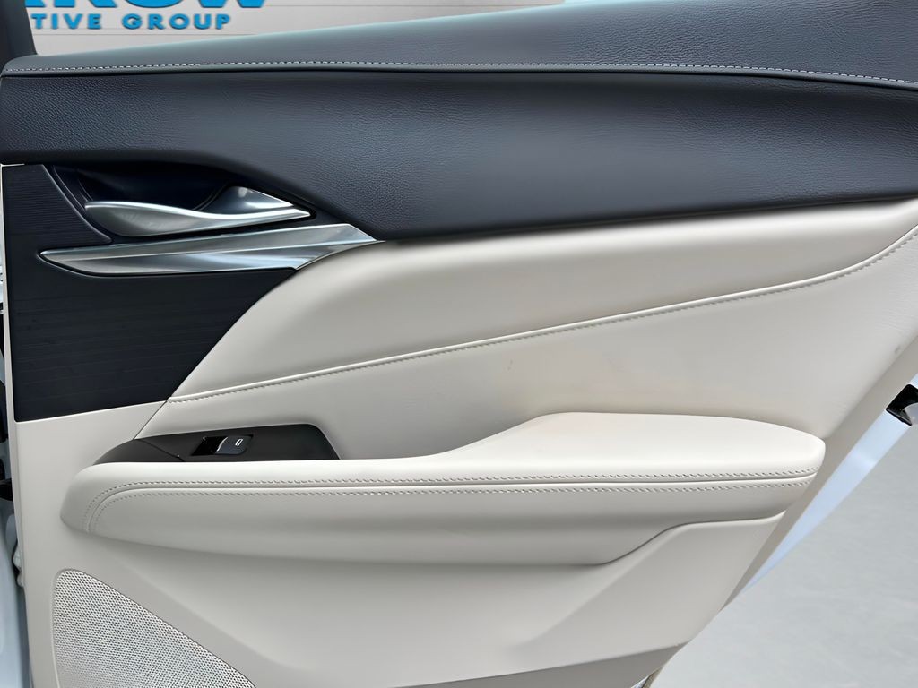Cadillac CT4 Vehicle Full-screen Gallery Image 25