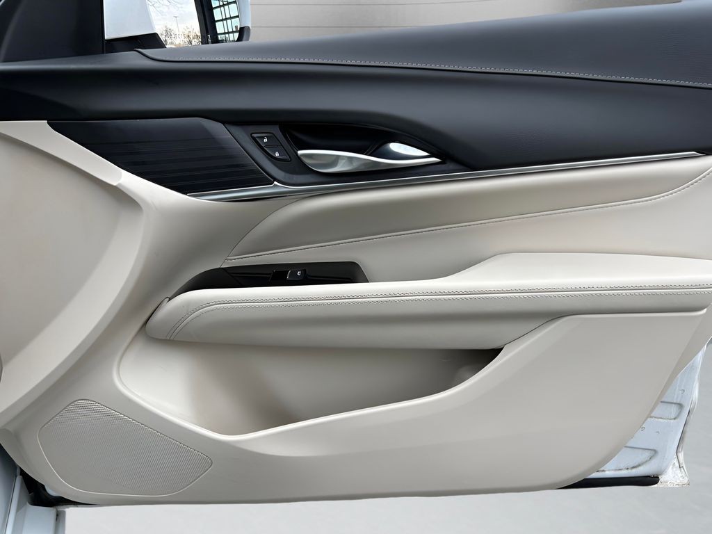 Cadillac CT4 Vehicle Full-screen Gallery Image 28