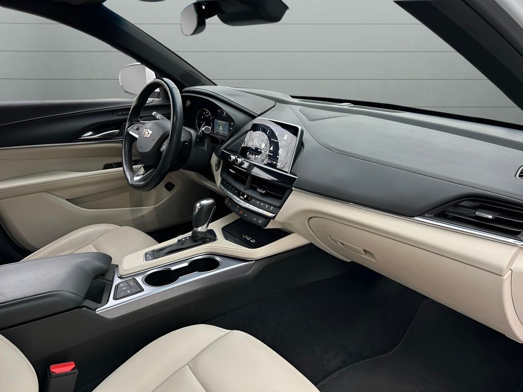 Cadillac CT4 Vehicle Full-screen Gallery Image 30